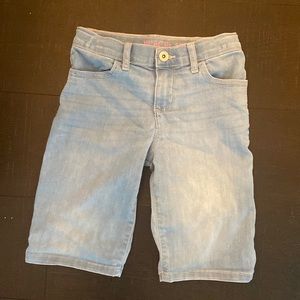 Children’s place light wash girls skimmer shorts size 10